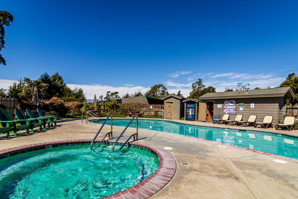Cambria Pines Lodge pool and hot tub