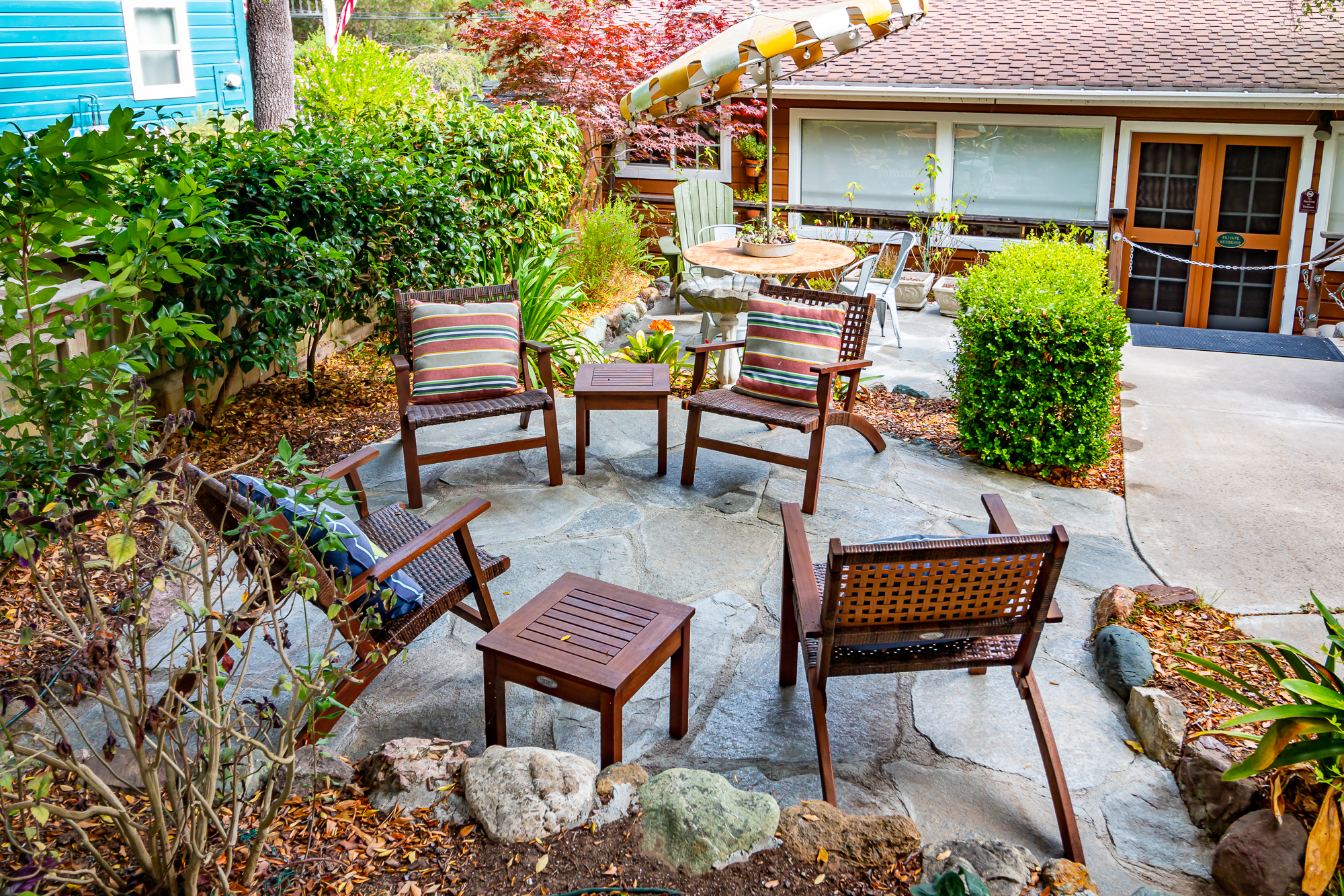 A small outdoor seating area with furniture and vegetation